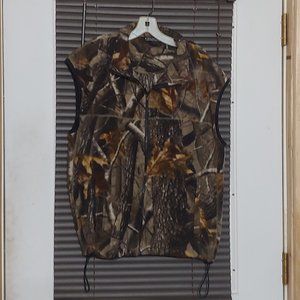 Fieldline mans camo zip vest  size  L